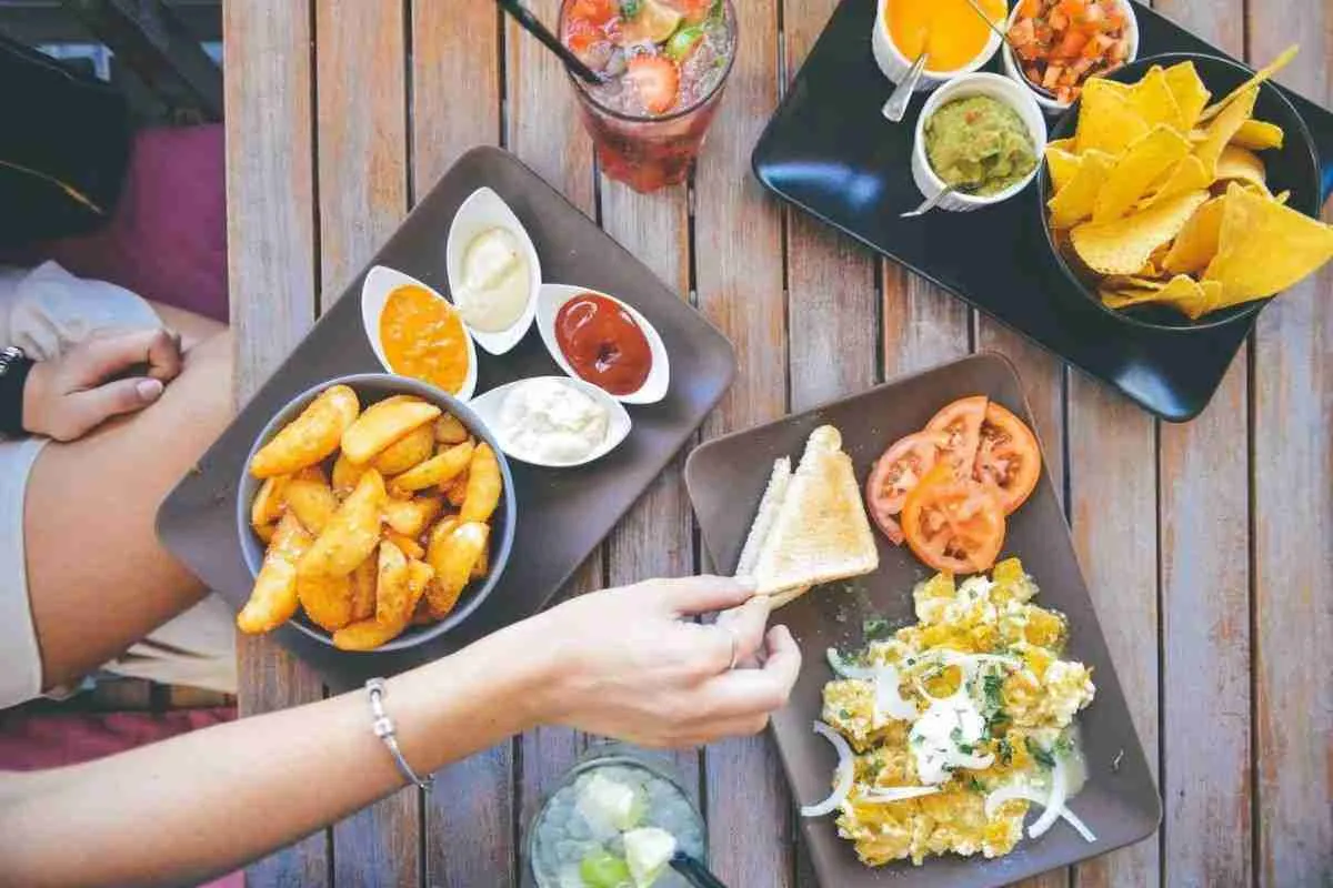 Restaurant Dining on a Budget: Tips and Tricks