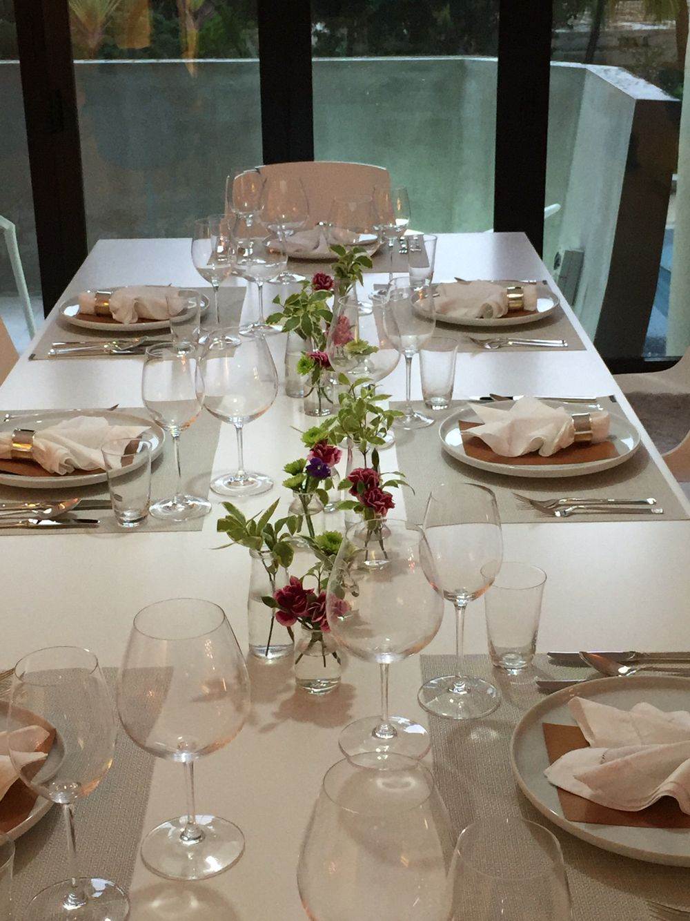 Hosting an Unforgettable Dinner Party: From Planning to the Perfect Ambiance